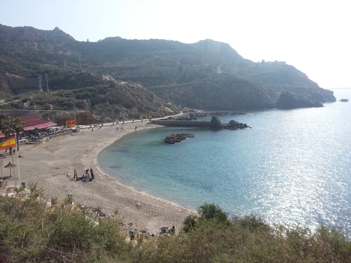 Cala Cortina, pequena enseada no município de Cartagena